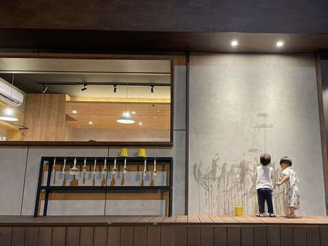 貳木言午親子餐廳水彩繪牆