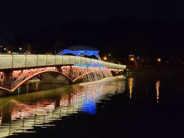 金獅湖橋夜景