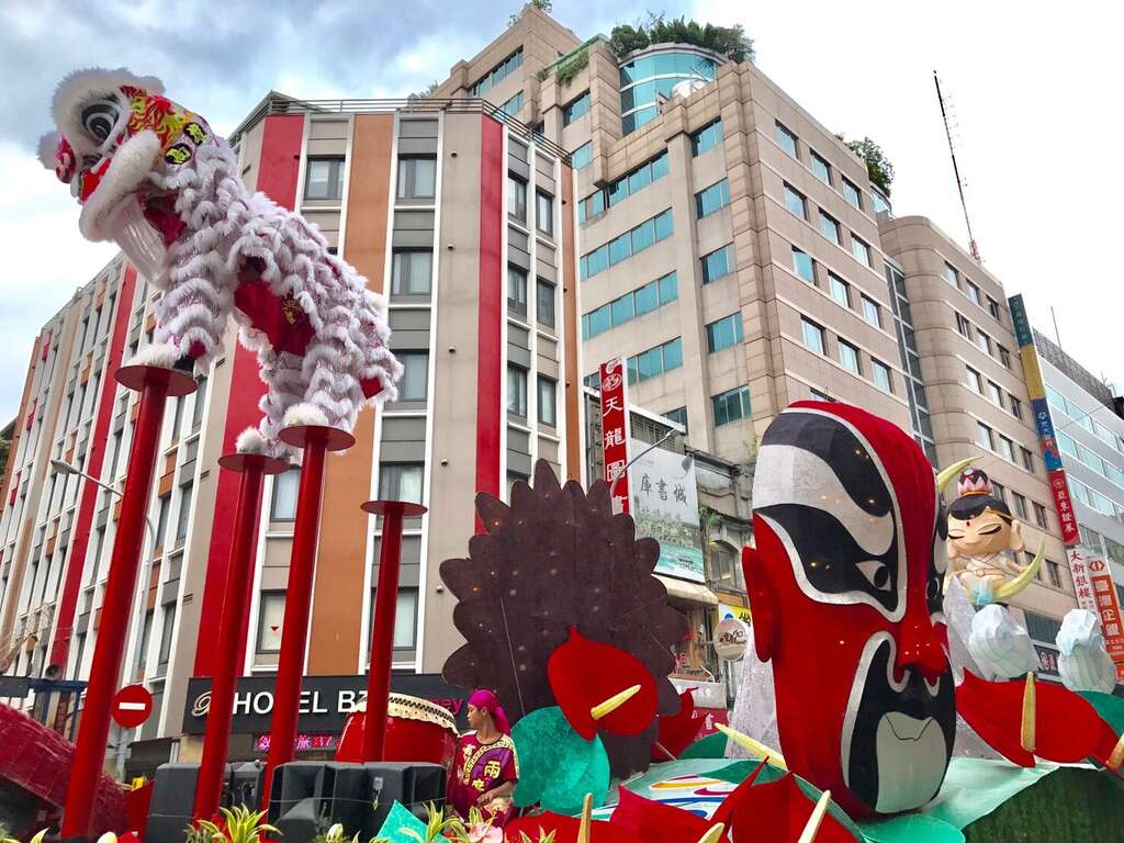 今年的高雄國慶花車盡顯高雄文化意象
