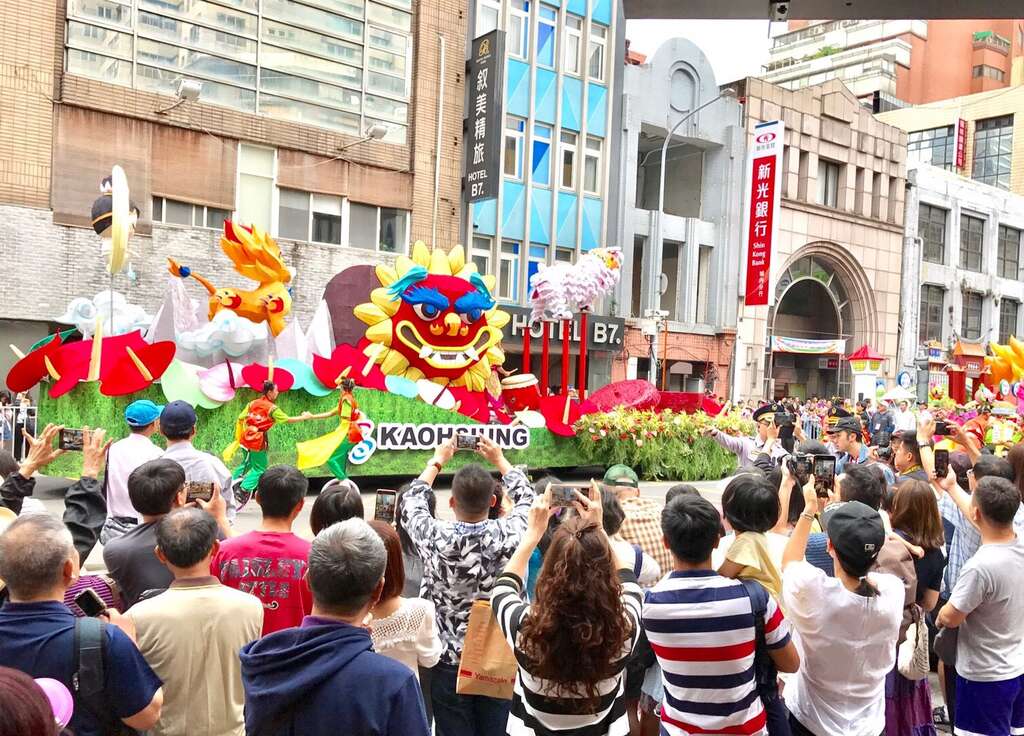 融合三大文化節慶「內門宋江陣」、「戲獅甲」、「左營萬年季」打造出亮眼花車