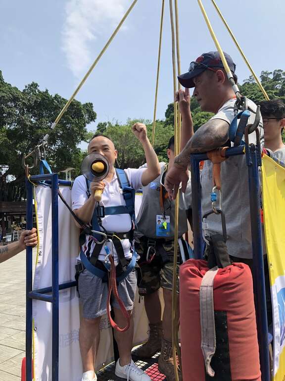 圖三：潘局長準備開跳