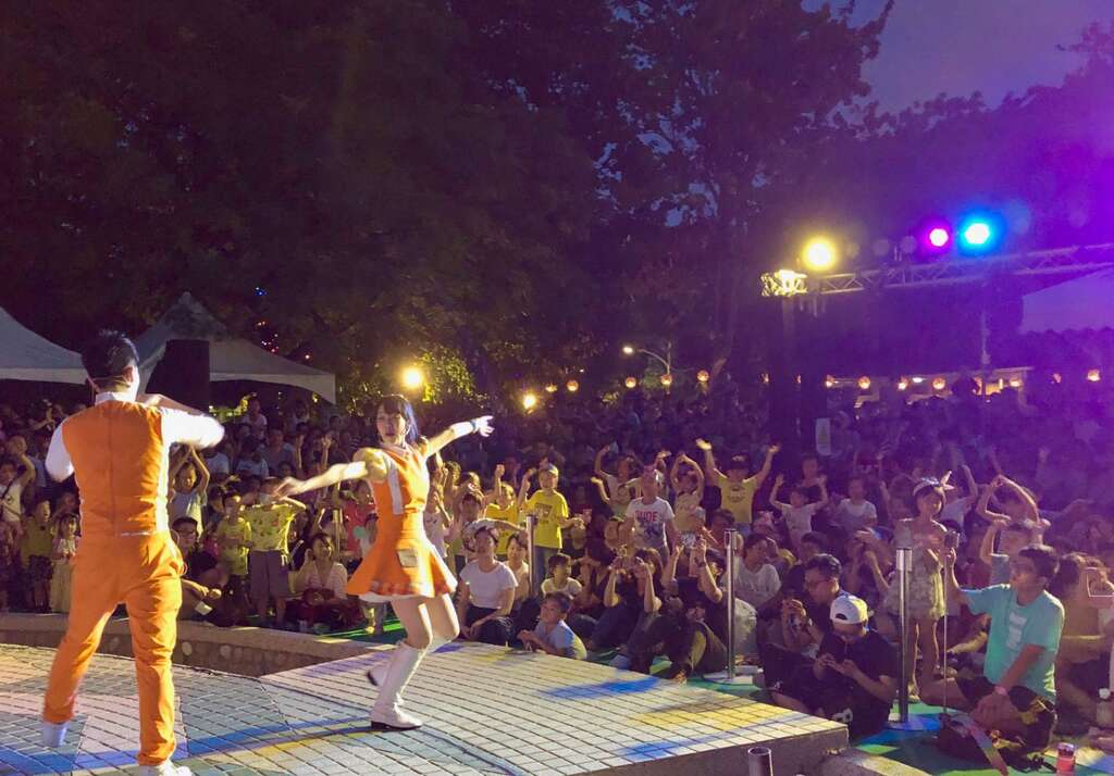 歡樂的演出讓大小朋友尖叫聲不絕於耳 歡樂的演出讓大小朋友尖叫聲不絕於耳