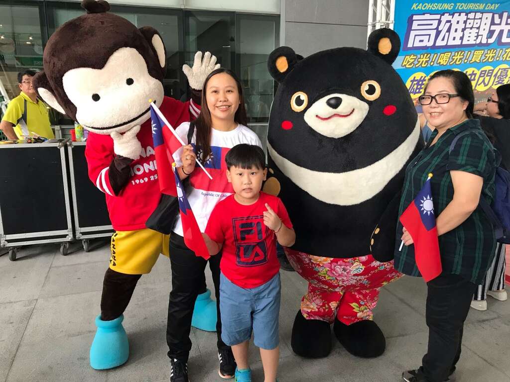圖4 活動期間只要攜帶國旗配件到配合店家消費，就可以享受優惠。