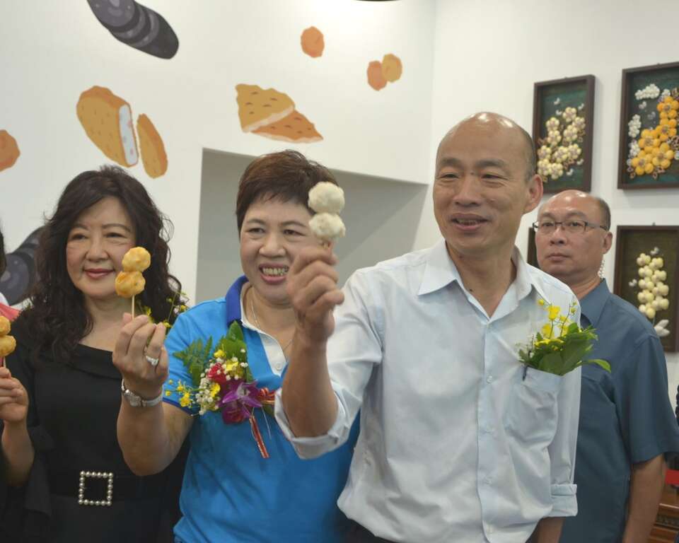 韓國瑜市長邀大家一同享用手做花枝丸