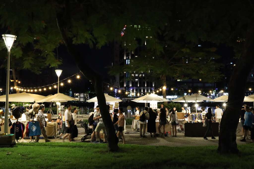 市集夜晚