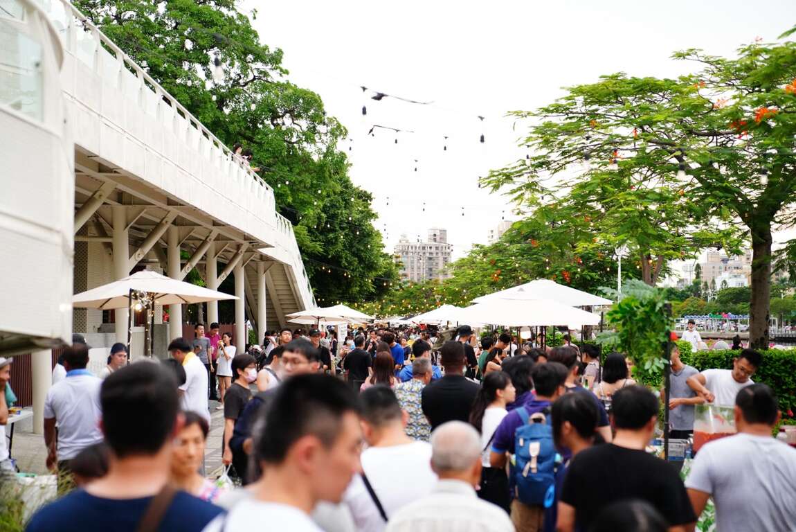 市集白天