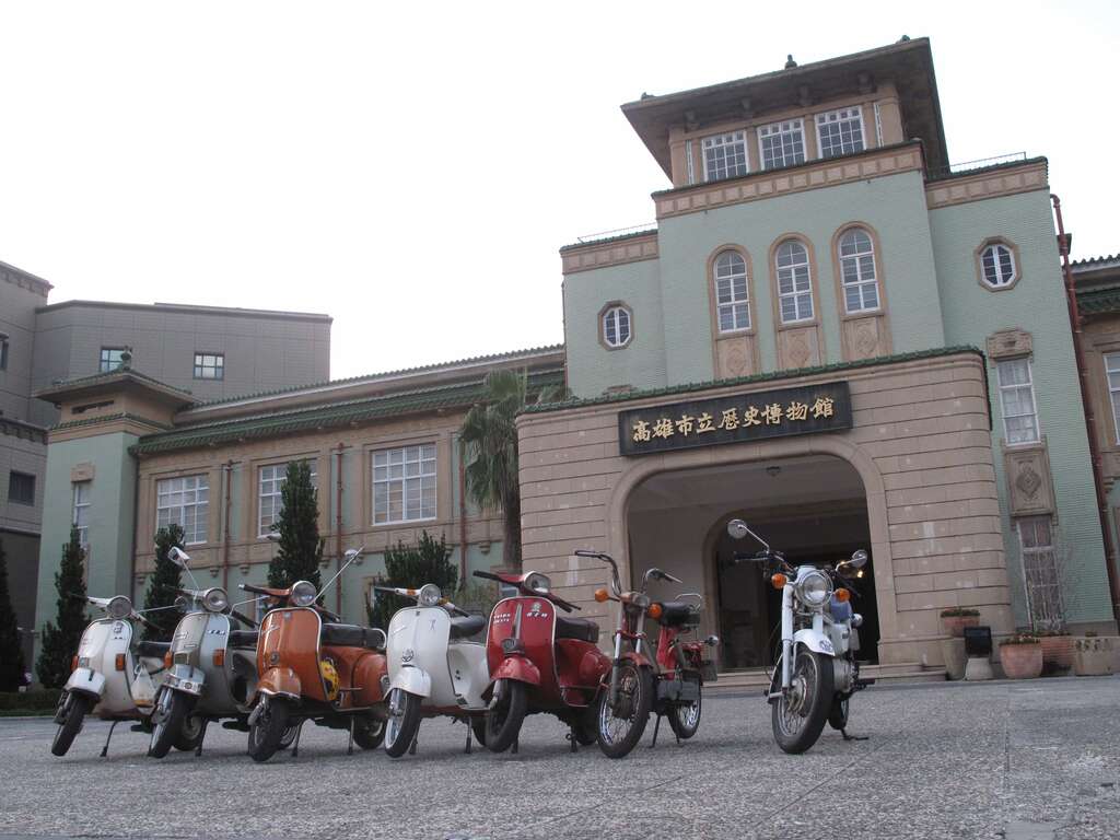 2T經典老車來高雄啦！　51-52齊聚高雄愛河