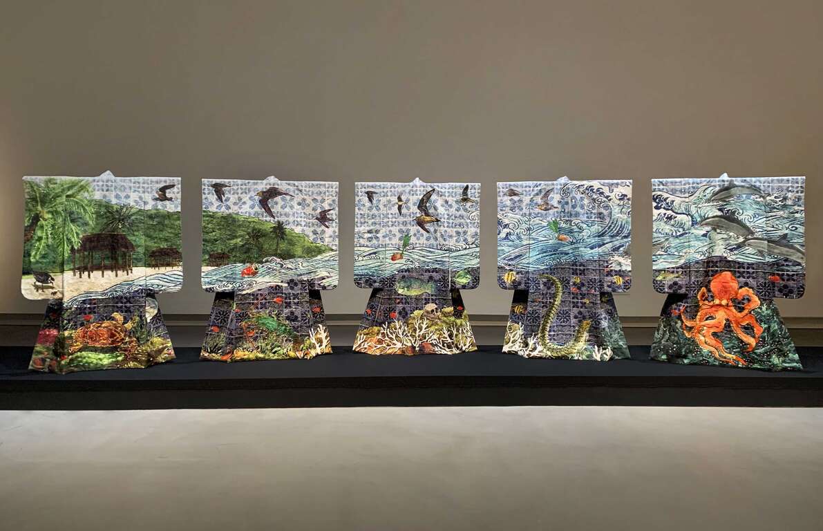 《泛.南.岛艺术祭》展览现场,图为纽西兰艺术家Yuki Kihara作品〈萨摩亚之歌〉。