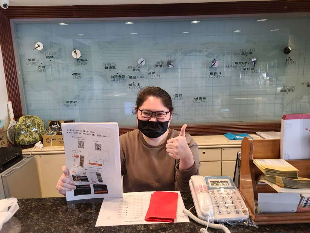 市府贈送免費序號予居隔民眾追劇使用，由防疫旅館人員代為接受及轉送。