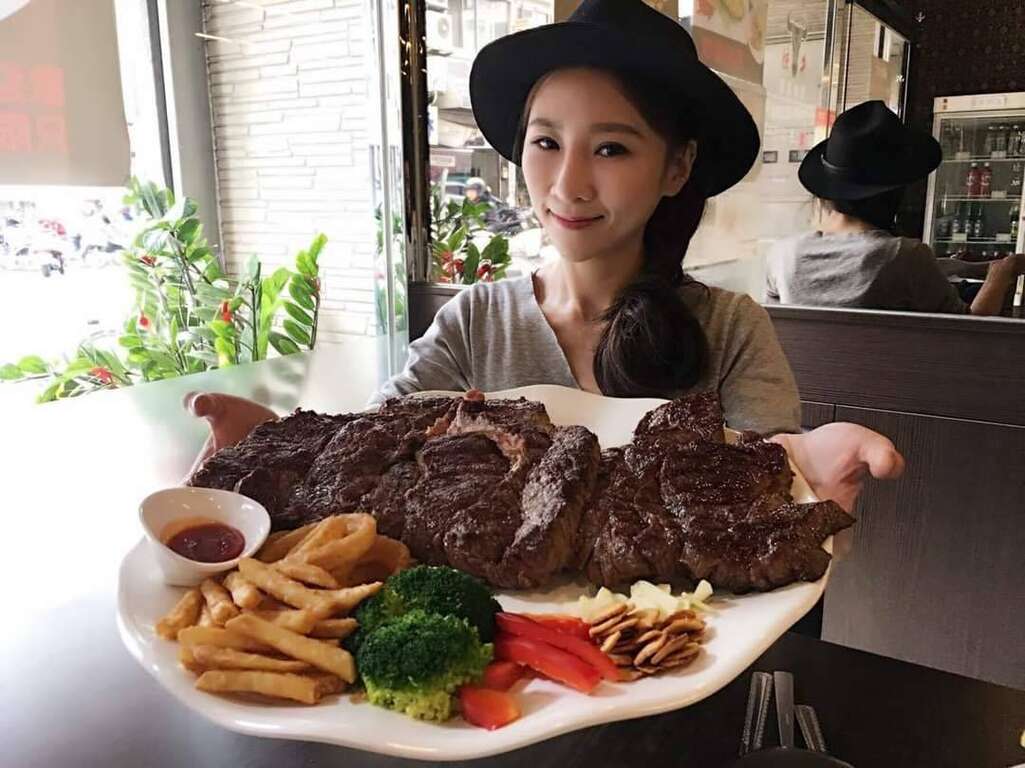 大胃王正妹「特盛吃貨艾嘉Abby」擔任本次決賽關主。