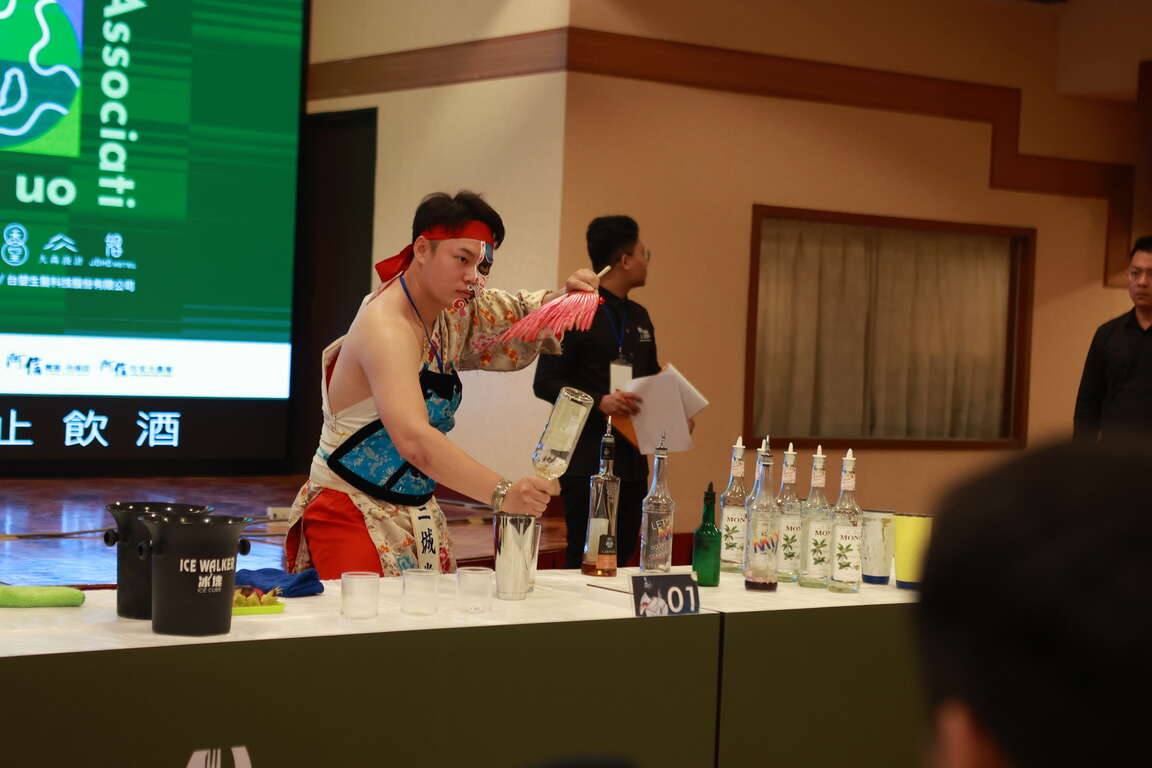 5.來自崑山科技大學的餐飲管理系學生官駿凱，特別以台灣八家將造型亮相，象徵台灣傳統文化與國際舞台的融合成為亮點