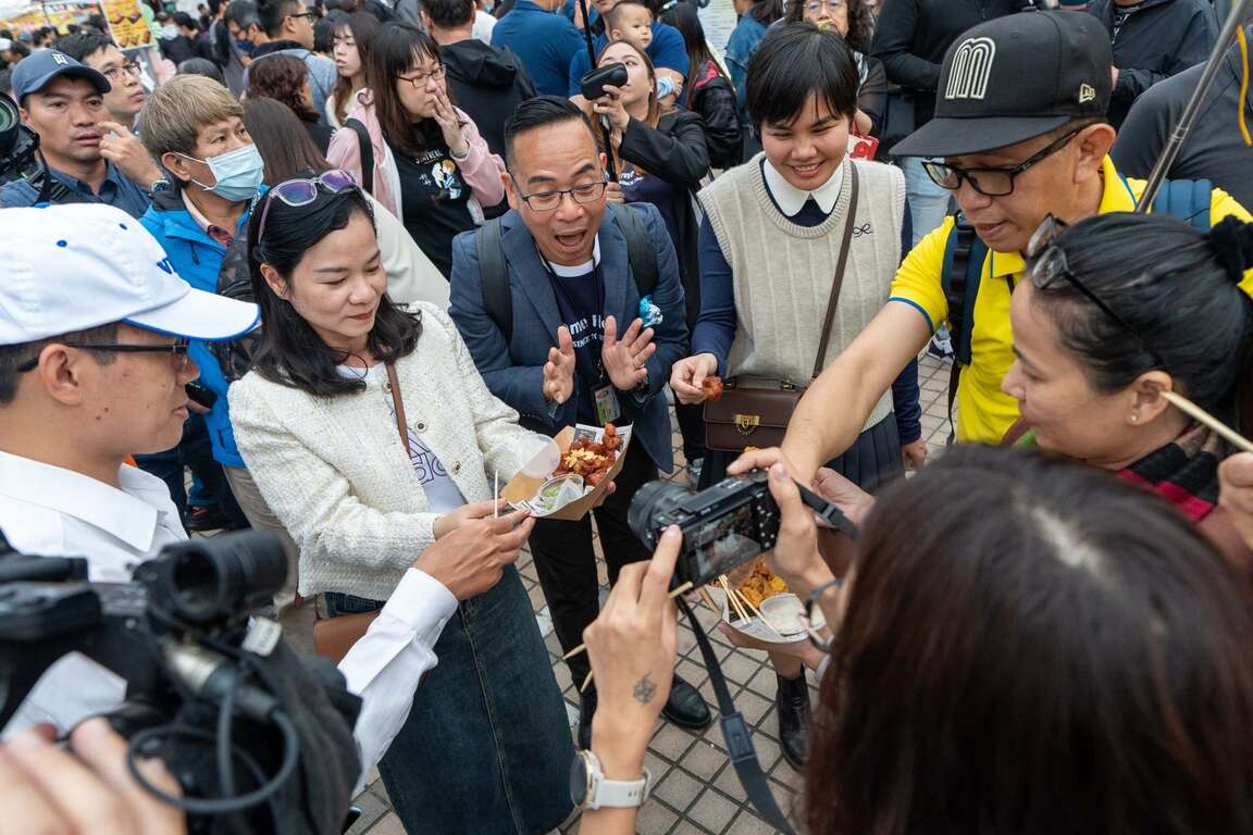 Salt and Pepper Chicken Carnival Draws 100,000 Vis