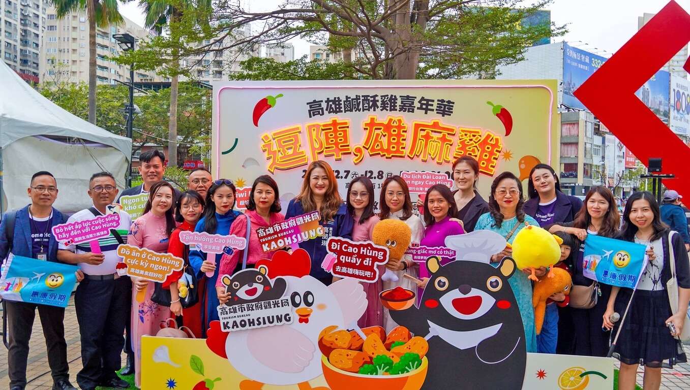 Image 11: Vietnamese familiarization tour group visits the 2024 Kaohsiung Popcorn Chicken Carnival.