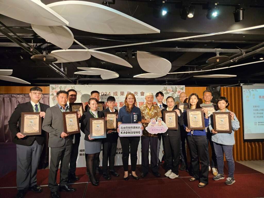 Image 2: Group photo of 12 businesses awarded Muslim certification.