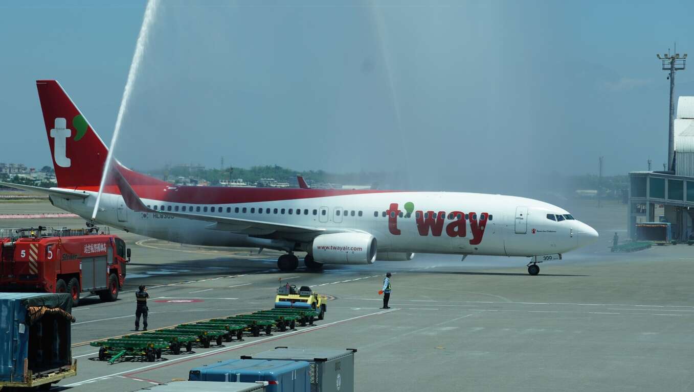 画像1：ティーウェイ航空(t'way air)「高雄―済州」初便が高雄国際空港に到着