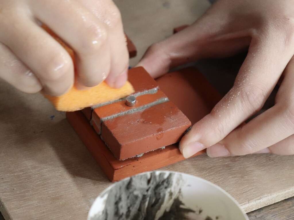 圖7、三和瓦窯學習傳統磚瓦工藝。