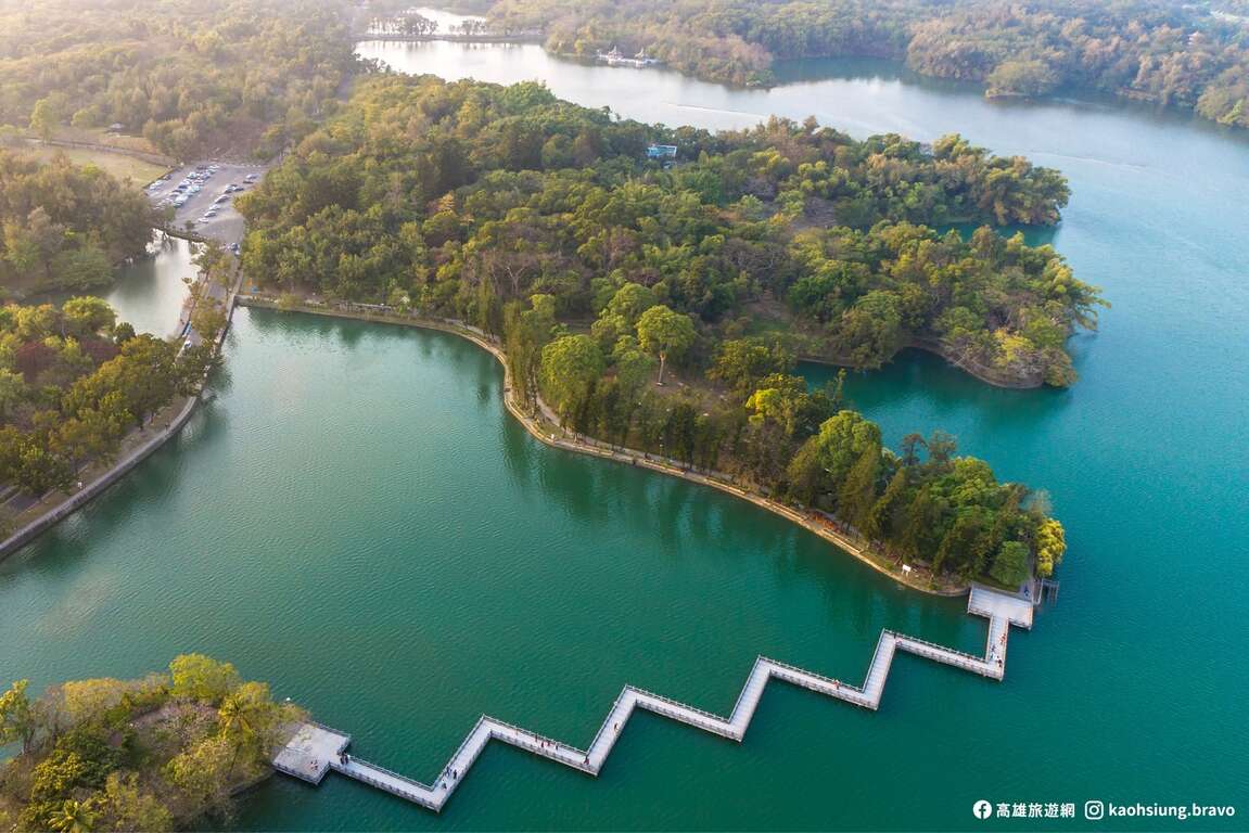 Figure 1. Scenic View of Jiouqu Bridge at Chengcing Lake