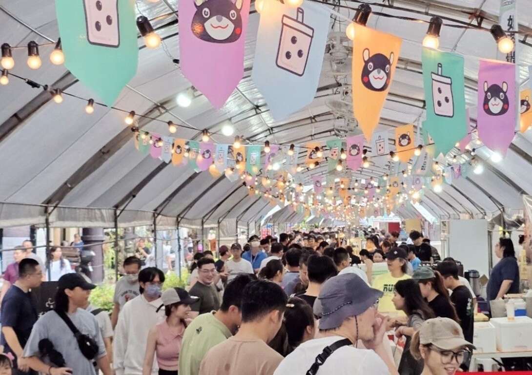圖12.奶茶節活動人潮照