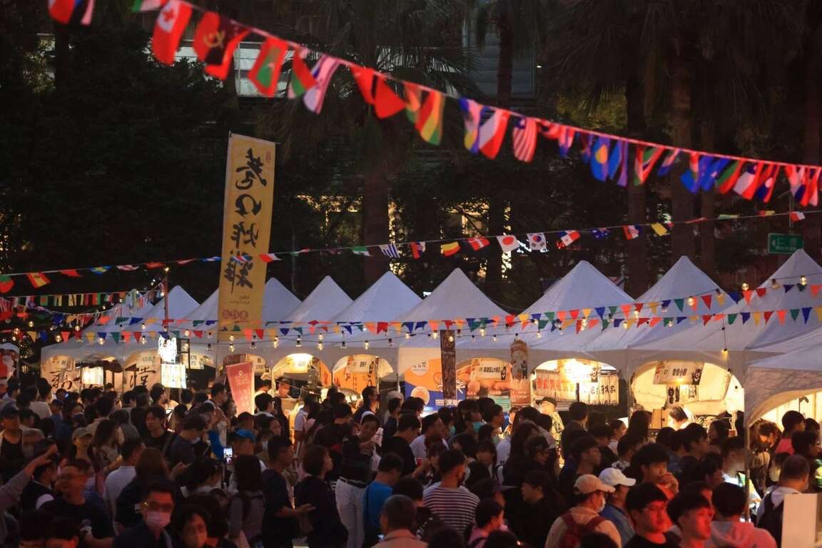 圖五、高雄鹹酥雞嘉年華今年已邁入第五屆,每年吸引眾多國內外遊客前來嘗鮮