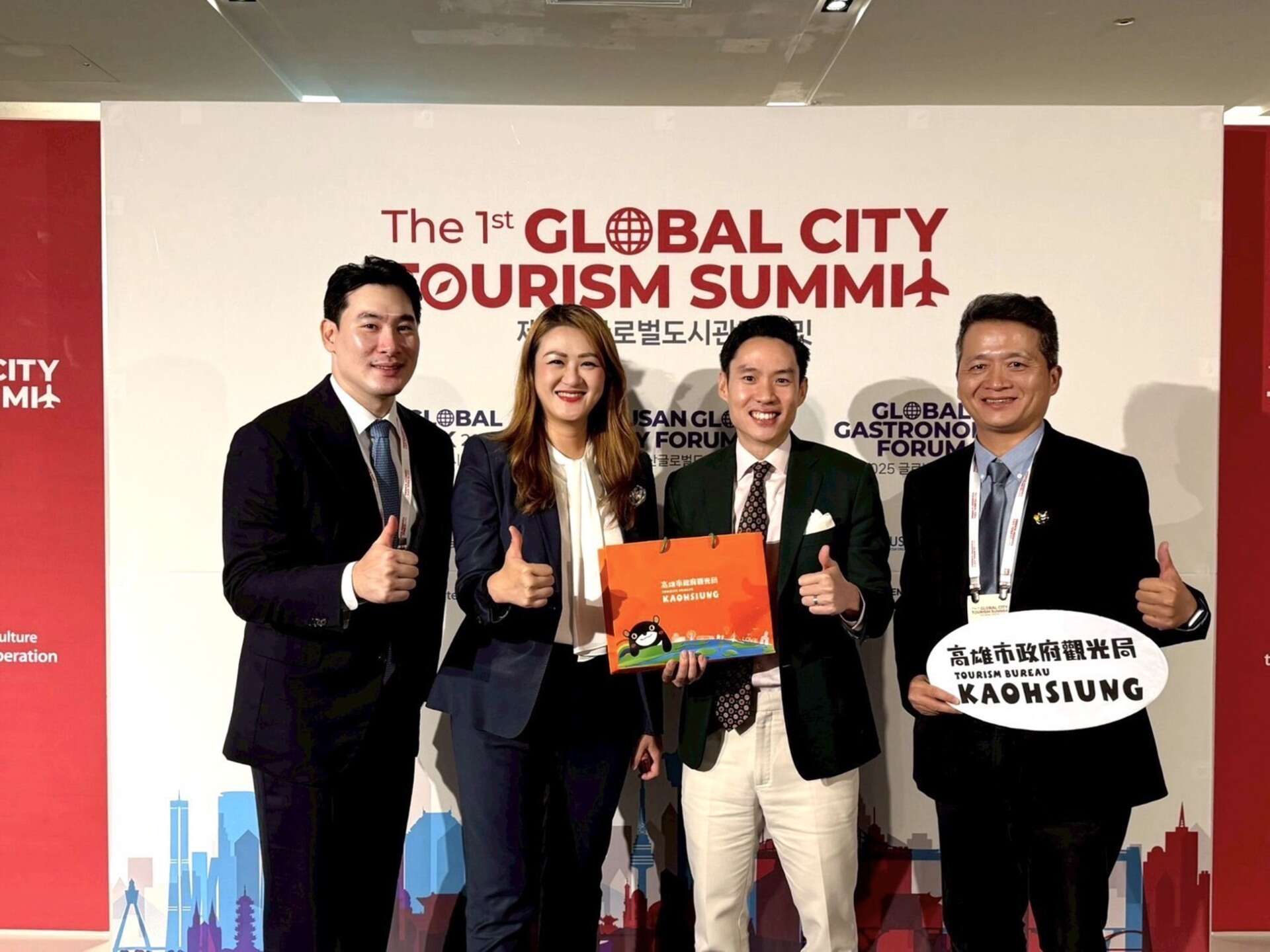 Kaohsiung Tourism Bureau Director-General Kao, Min-lin, Poses for a Photo with the Director of Global Government Affairs for Agoda.