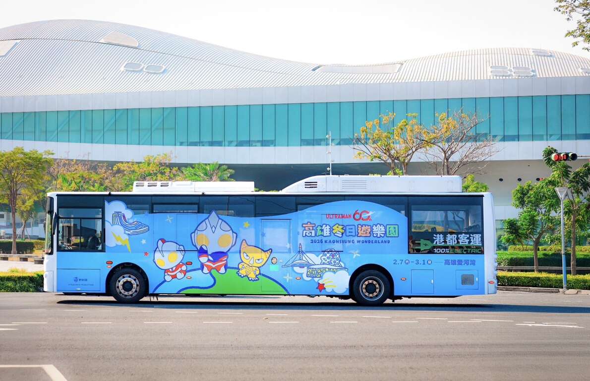 圖五、超人力霸王主題公車（超萌可愛Q版風格）