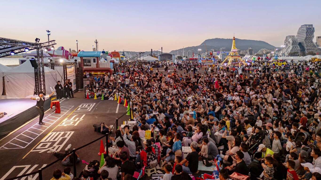 圖3.高雄冬日遊樂園設施豐富，超人力霸王現身港都守護民眾，邀您來場正能量的回血之旅。
