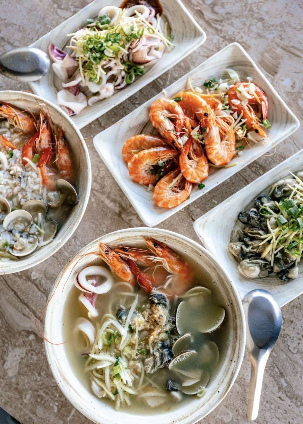 圖9. 漫遊高雄魅力海線，親臨漁港感受現撈活力，品嚐道地的尚青海味。