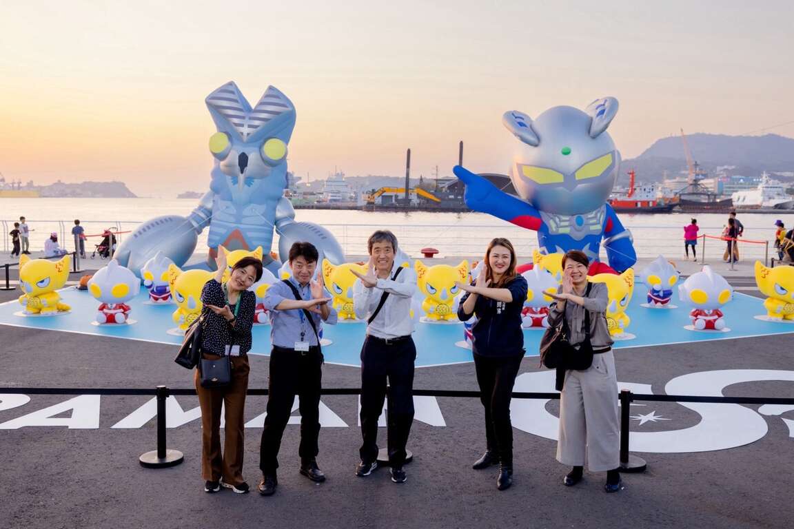 圖3. 觀光局特別安排八王子官方代表團實巡禮園區,現場展示《高雄 GO!》APP與「高雄熊」數位互動。