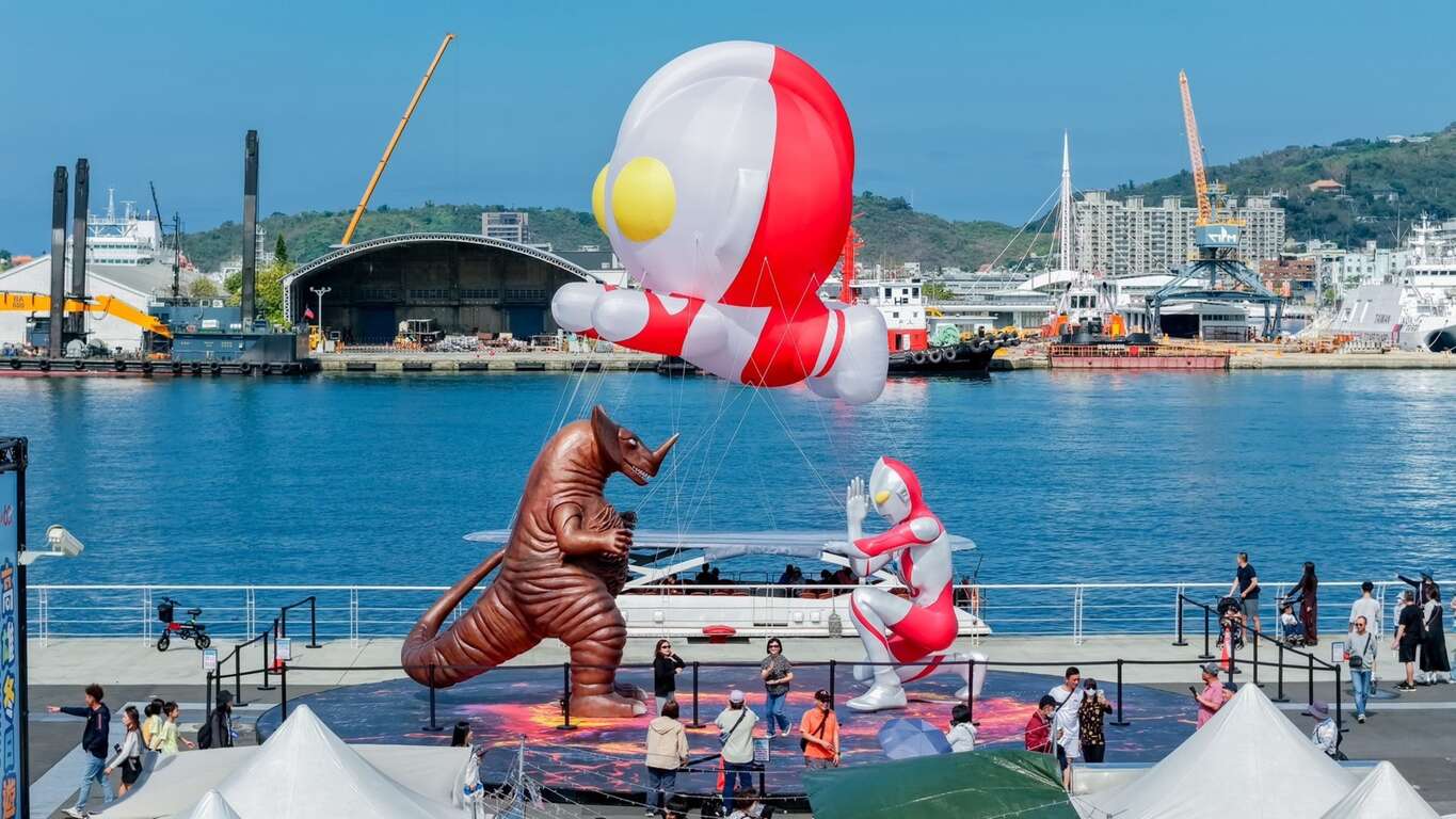 Figure 12. An eight-meter-tall Chibi Original Ultraman inflatable cruises across Love River Bay.