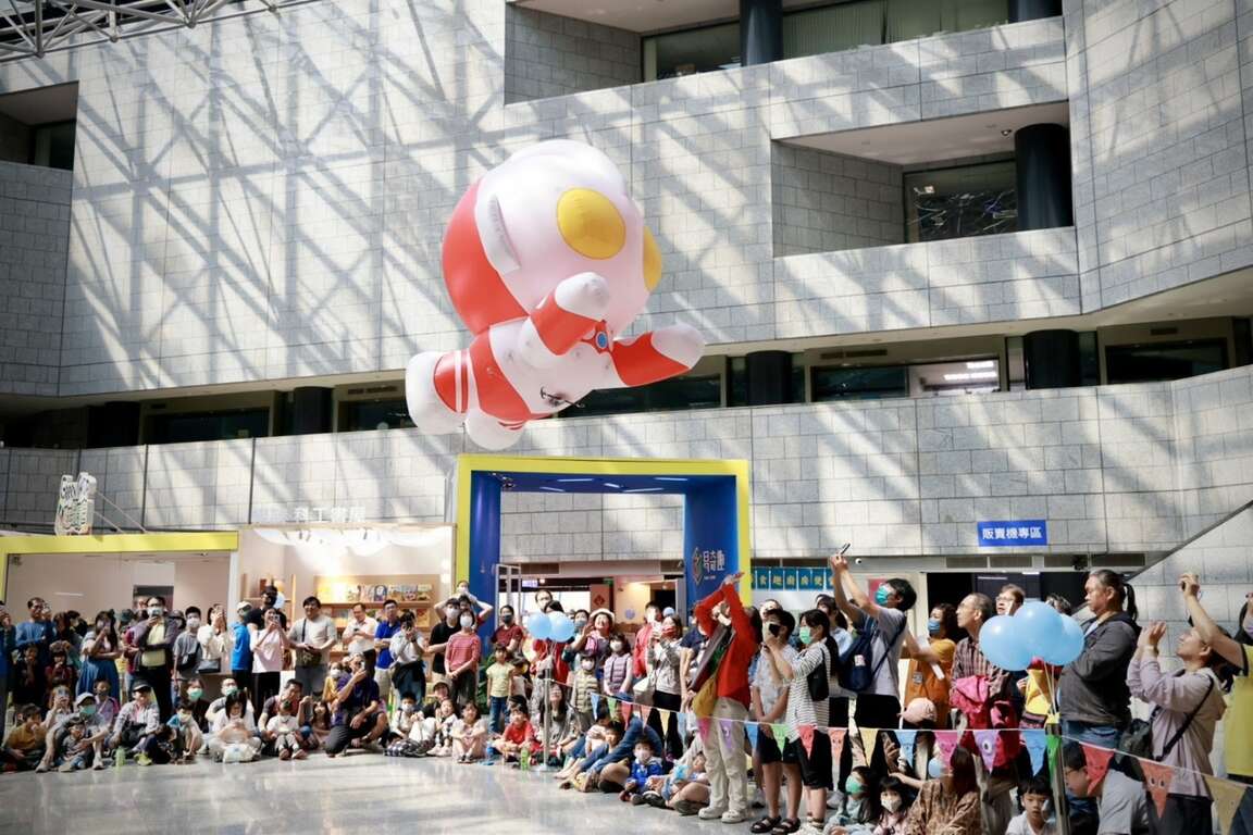 Figure 16. The Ultraman flight show at the National Science and Technology Museum drew full attendance at all six family-friendly sessions.