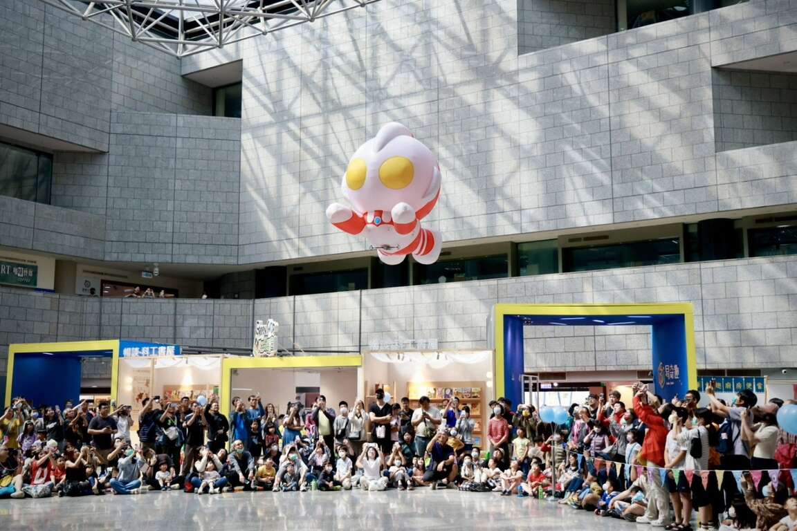 Figure 17. The Ultraman flight show at the National Science and Technology Museum drew full attendance at all six family-friendly sessions.