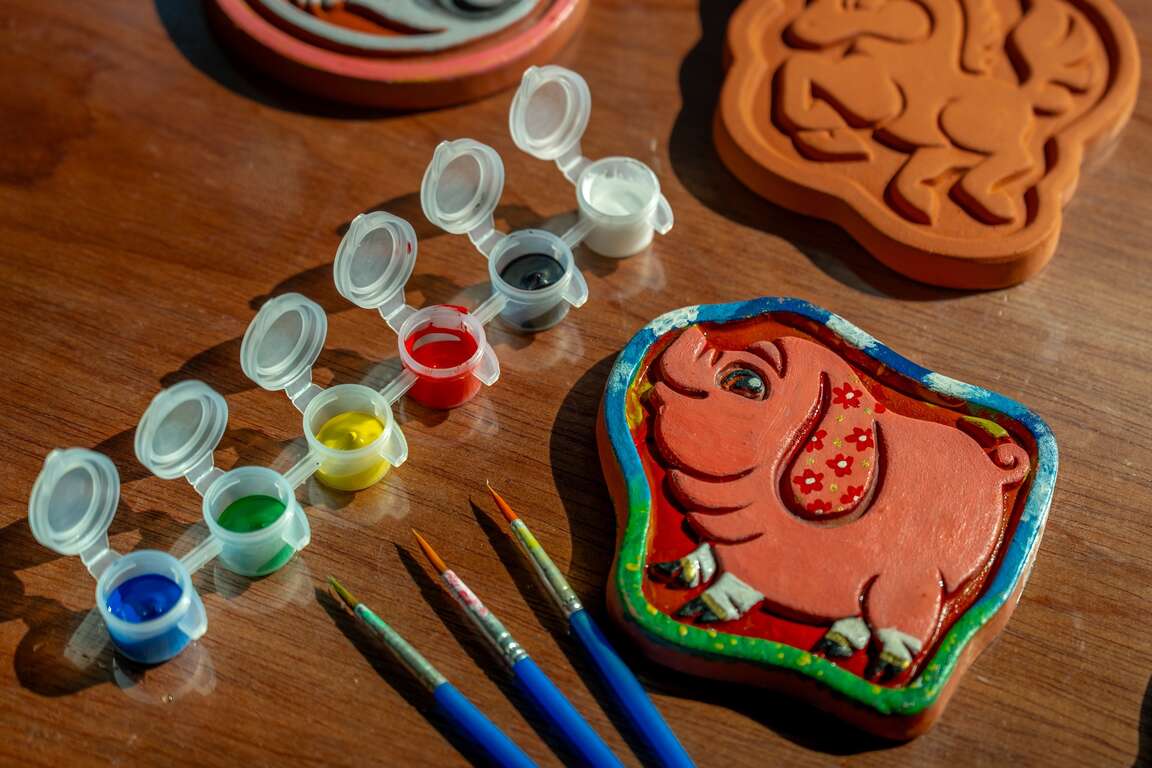 遊客可體驗磚雕彩繪DIY