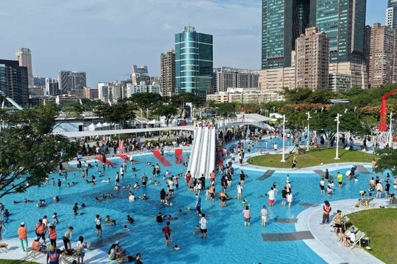 星光公園戲水區試營運_照片為高雄市政府工務局提供