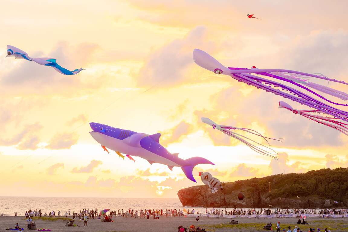 圖4.風箏遨遊天空白天夕陽都好拍