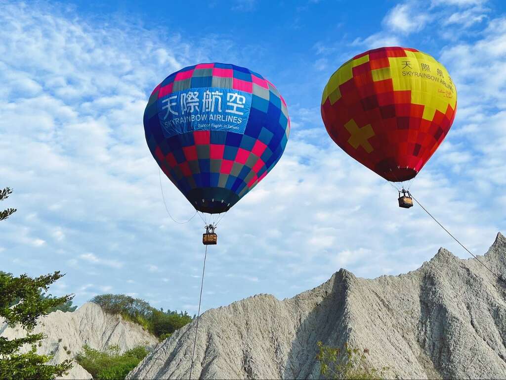 高雄田寮月世界热气球美丽升空