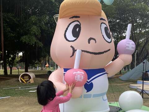 （作品名称：我那天打翻了一杯珍奶)