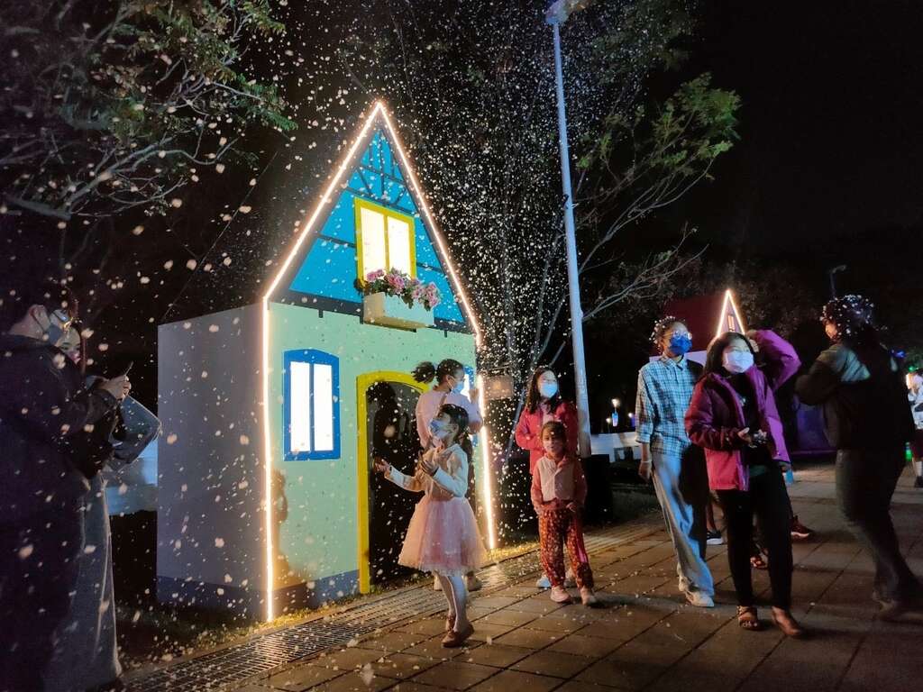台湾灯会在高雄2/1登场 邀您一同体会空气人的神秘吸引力 卫武营最舒适观赏环境 欢迎阖家大小来赏灯