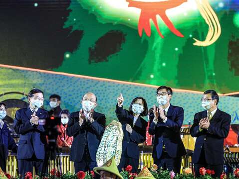 总统蔡英文指向现场表演惊喜处