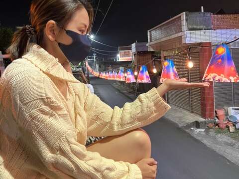 林园灯会欢迎民众把握时间玩林园、发挥创意拍照。
