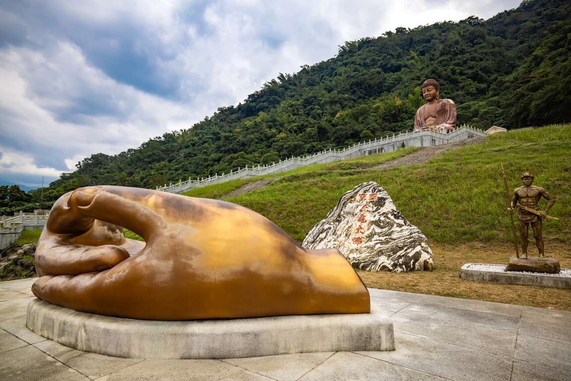 六龟大佛是当地知名景点