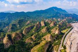 知名景点六龟十八罗汉山