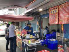 游客选购总铺师外带办桌菜