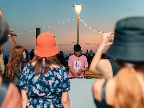 海之星沙灘俱樂部假日不分日夜的音樂DJ表演
