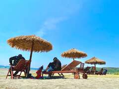 10.旗津有沙灘躺椅及沙灘排球等超青春休閒設施。
