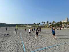 11.旗津有沙灘躺椅及沙灘排球等超青春休閒設施。