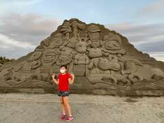 圖五  在旗津海水浴場打造「動物狂歡派對」主題沙雕展，打造兩座高達6公尺南台灣最大主題沙雕。
