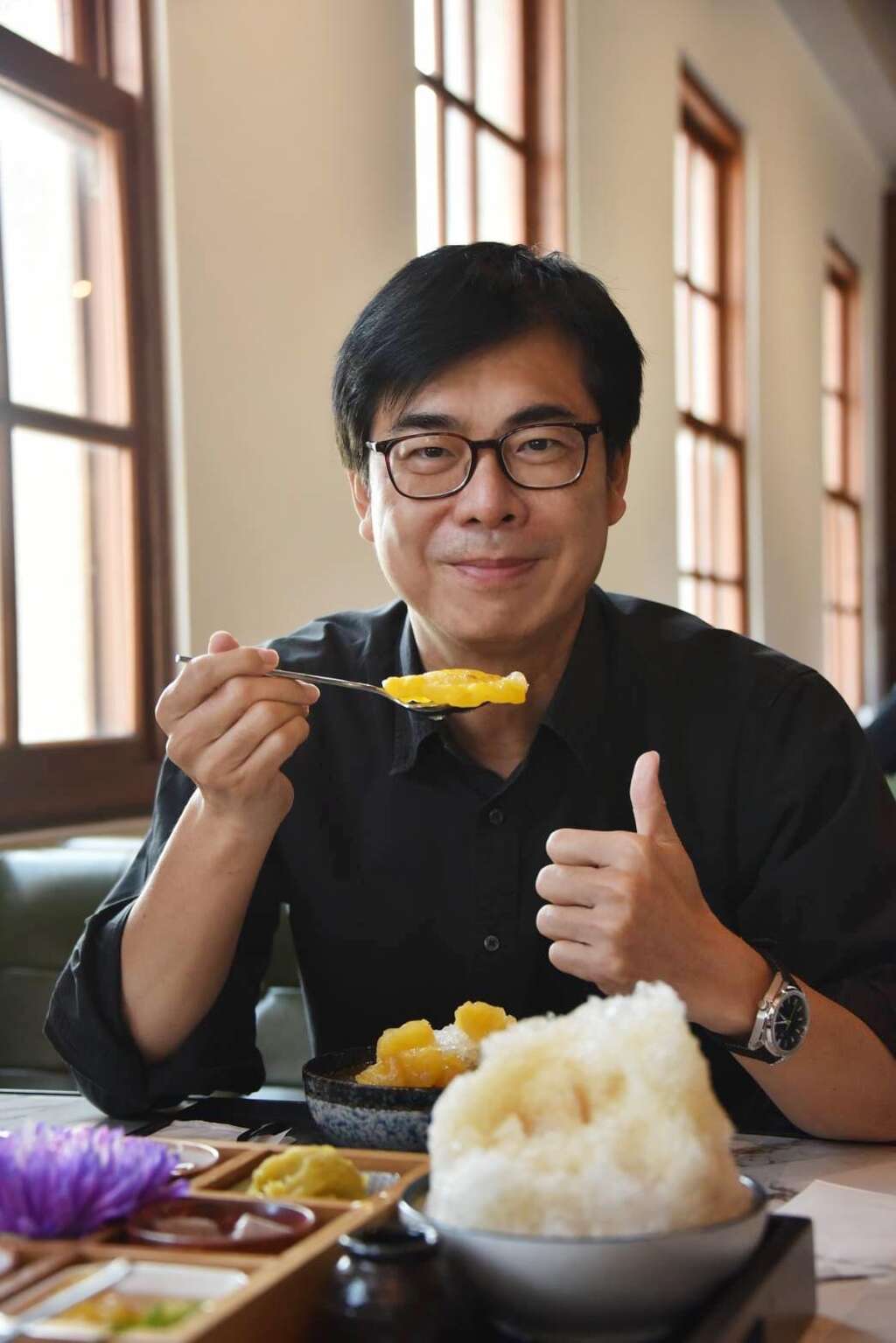1.陈其迈市长欢迎大家一起来大港阅冰冰品市集嘉年华呷冰