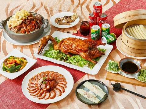 13.福容大饭店「中秋赏月Chill嗨嗨」在25楼景观餐厅赏夜景