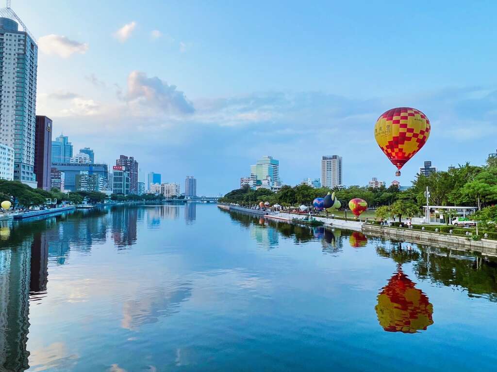 與你相約早晨第一道日光,一起沉浸在城市中的靜謐。