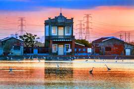图六 本次小旅行也安排参访永安区兴达发电厂，一窥台湾经济命脉的发电厂神秘之处，同时也探访一旁的永安湿地。(图为永安区公所提供)